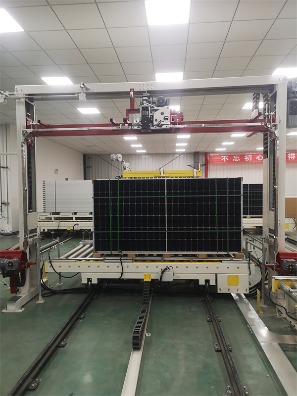第三張、組件內(nèi)包穿件打包機.jpg